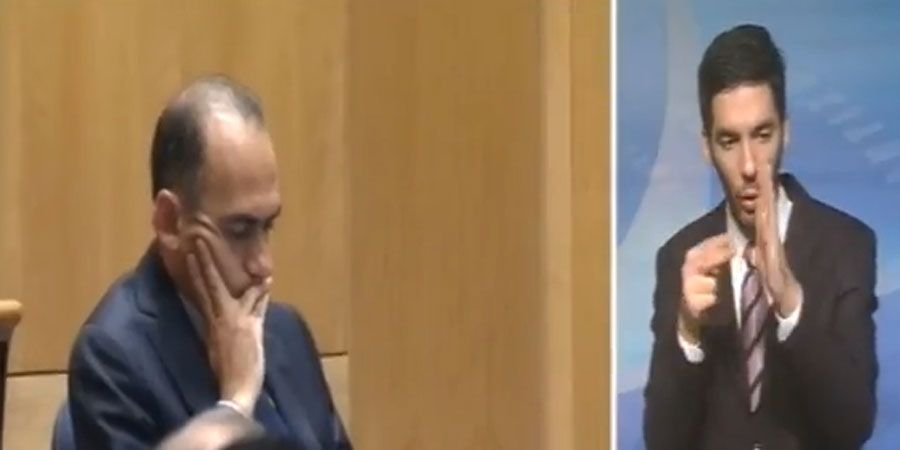 ΠΑΡΑ – THEMA: Κοιμάται ο υπουργός κατά την ομιλία του Αβέρωφ; - VIDEO