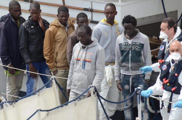 Aποβιβάζονται και πάνε σε άλλες χώρες οι 116 μετανάστες από πλοίο της ιταλικής ακτοφυλακής 