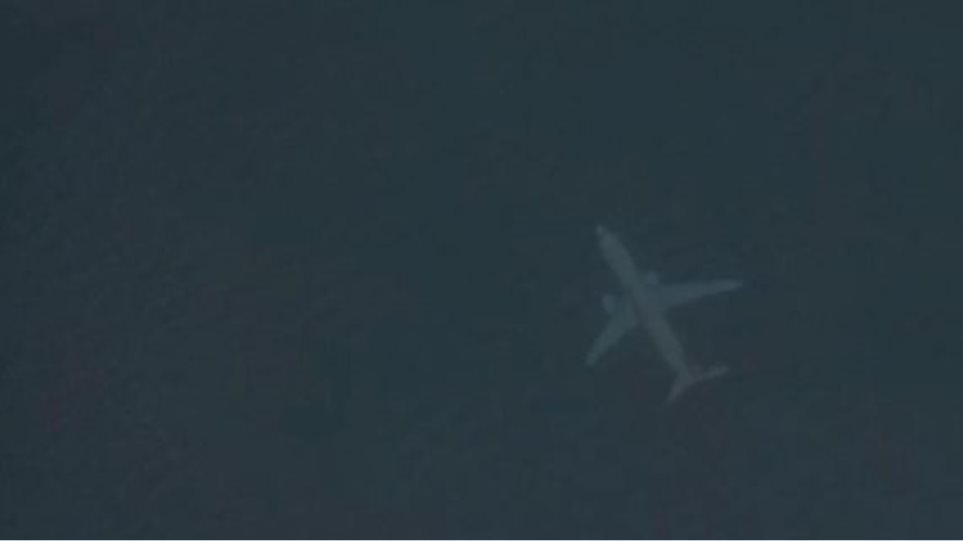 Μυστήριο: Ανακαλύφθηκε βυθισμένο αεροσκάφος μέσω Google Earth  - VIDEO