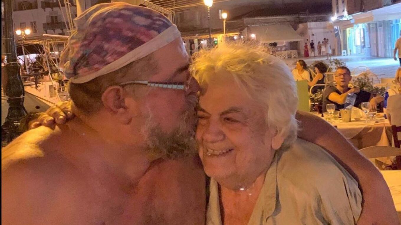 Σταμάτης Κραουνάκης: Έφυγε από τη ζωή η μητέρα του - «Ο πιο δικός μας άγγελος φτεροκοπάει»