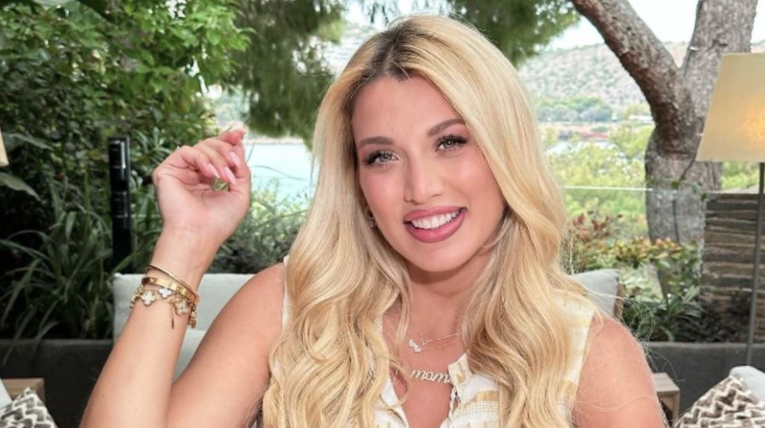 Κωνσταντίνα Σπυροπούλου: Σε μάθημα «οδήγησης» μαζί με τους γιους της - Το απίστευτο καρέ!