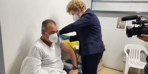 Εμβολιάστηκε με την 4η δόση ο Χατζηπαντέλα: «Νιώθω μια χαρά - Καλώ όλο τον κόσμο να τρέξει και να εκμεταλλευτεί τα εμβόλια» 