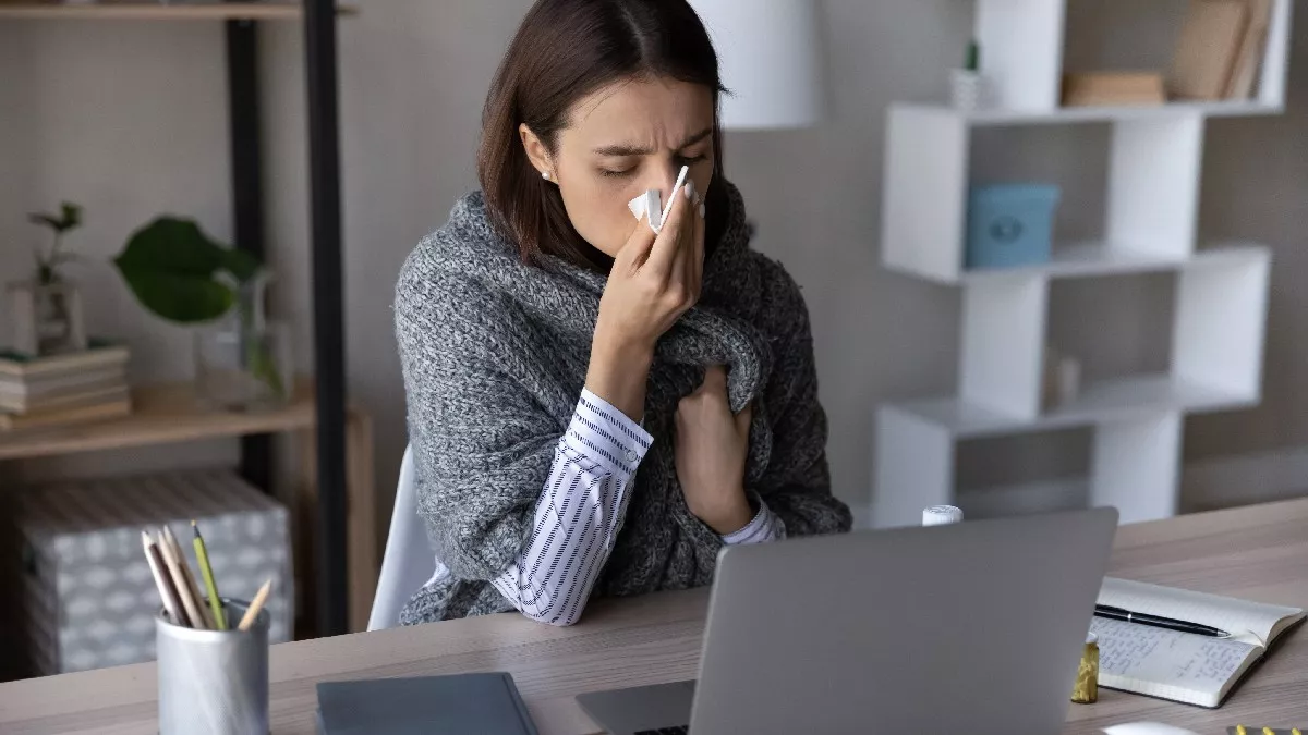 Γρίπη, ιός RSV, κορωνοϊός: Οι δύο κινήσεις ματ για την αντιμετώπιση των χειμωνιάτικων ιώσεων