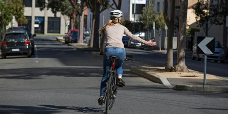 Συνεχίζεται η 'κοροϊδία' στο νόμο για τους ποδηλάτες - Οδηγείται στην ολομέλεια