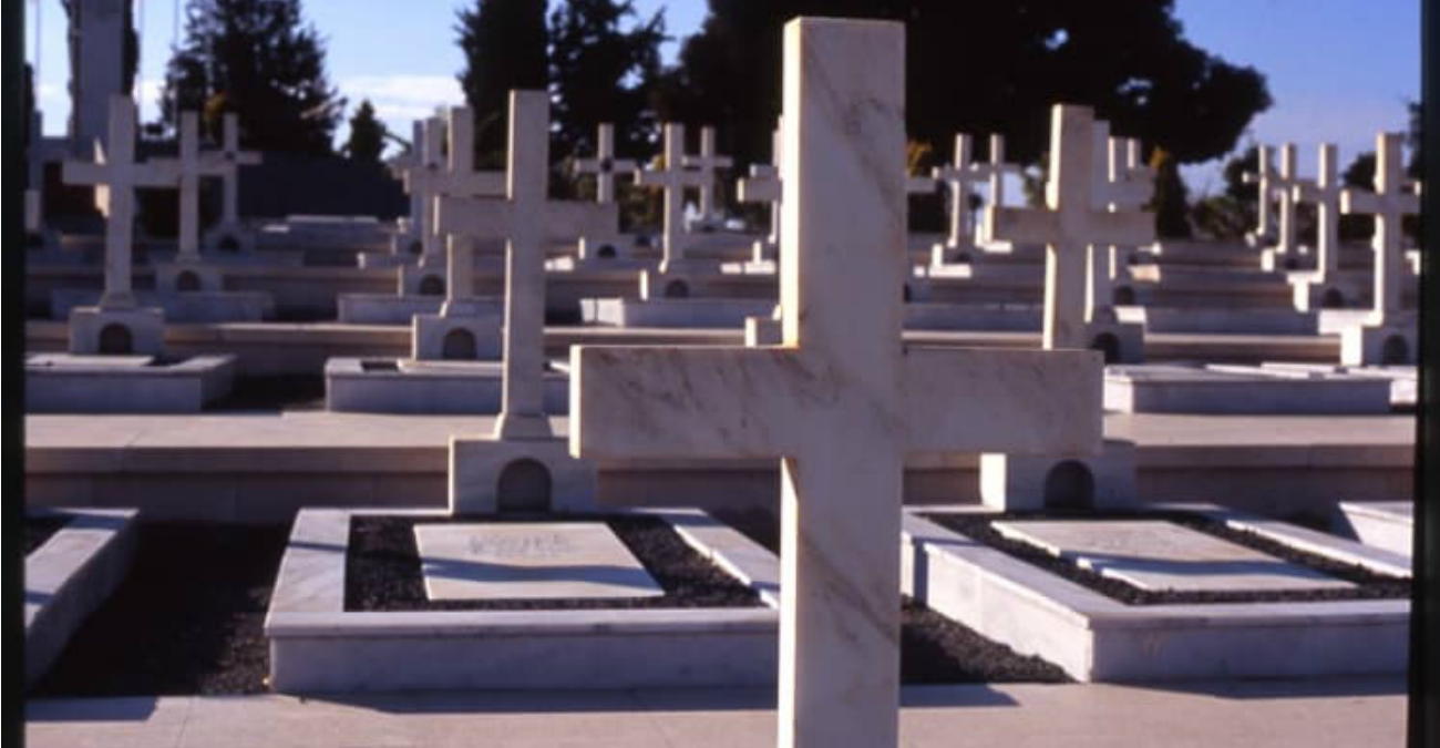 Πιστόλι και σφαίρες εντοπίστηκαν σε τάφο στη Λεμεσό – Σήκωσαν την πλάκα και…τα άφησαν εκεί