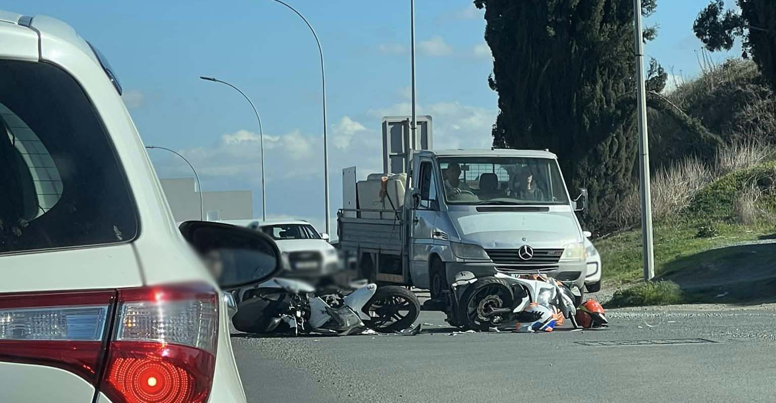 Τροχαίο ατύχημα με δυο μοτοσικλέτες στη Λευκωσία - Συγκρούστηκαν μεταξύ τους -Δείτε φωτογραφίες 