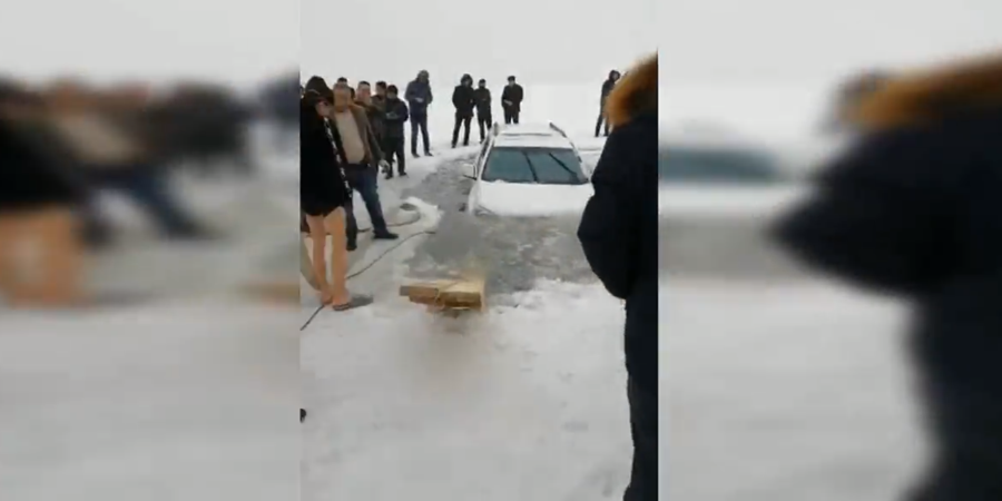 Περιπέτεια για οικογένεια – Έσπασε ο πάγος και βρέθηκε το όχημα στη λίμνη – VIDEO