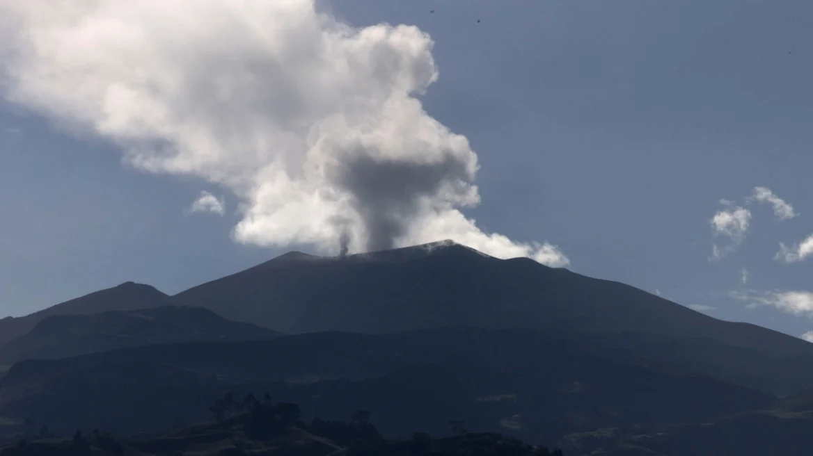 Συναγερμός για το ηφαίστειο Πουρασέ στην Κολομβία - Τέφρα «πνίγει» χωριά, αυξημένος κίνδυνος έκρηξης