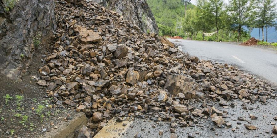 Προσοχή στους ορεινούς δρόμους: Κατολισθήσεις πετρών και χώματος – Οι δρόμοι που επηρεάζονται