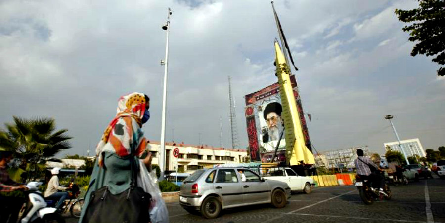 'Μια τρομερή εκδίκηση' περιμένει τους υπεύθυνους για τον θάνατο επιστήμονα, προειδοποιεί ο στρατός στο Ιράν 