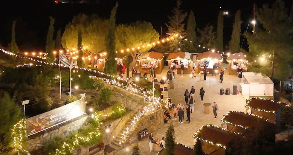 Οδηγοί Προσοχή: Κυκλοφοριακό «έμφραγμα» στους δρόμους που οδηγούν στο Χριστουγεννιάτικο Χωριό στο Φικάρδου - Δείτε αναλυτικά