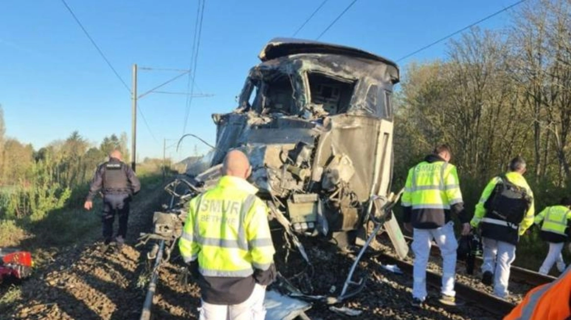 Τρένο υψηλής ταχύτητας συγκρούστηκε με φορτηγό στη Γαλλία - Νεκρός ο οδηγός και 27 τραυματίες