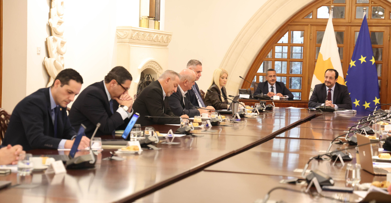 Όλα στο τραπέζι στο Εθνικό Συμβούλιο: Κυπριακό, κρίση , Βάσεις και νέα μέτρα στήριξης