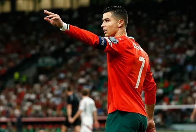 Απίστευτο! Δείτε ποιον απέκλεισε η FIFA από την αφίσα του Μουντιάλ για χάρη του Ρονάλντο - Φωτογραφία