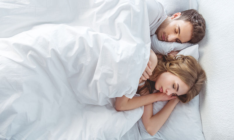 Η στάση που κοιμούνται τα ζευγάρια αποκαλύπτει πόσο συχνά κάνουν σεξ! – ΓΡΑΦΗΜΑ