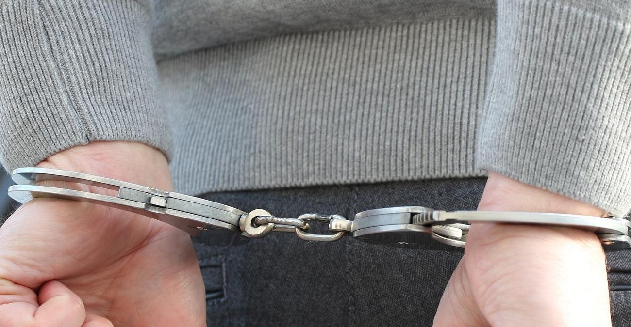 Έφτασε παράνομα στην Κύπρο 22χρονη - Συλλήψεις σε τρία πρόσωπα 