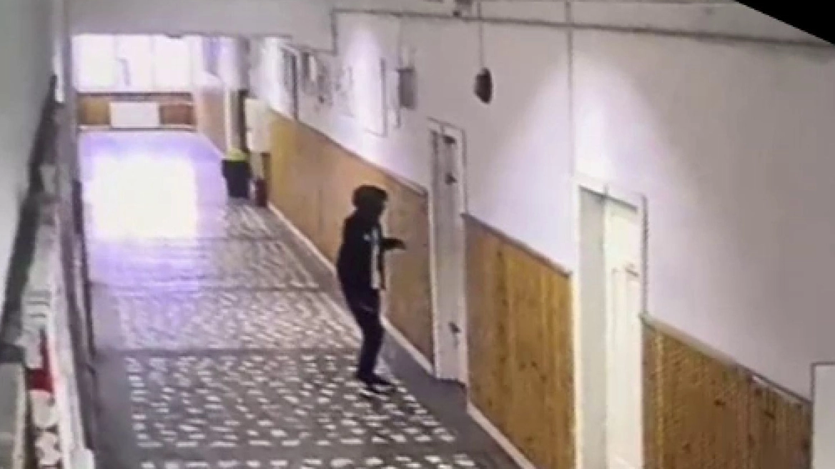 Μαθητής 13 ετών μαχαίρωσε καθηγήτρια και έναν συμμαθητή του σε σχολείο της Ρουμανίας
