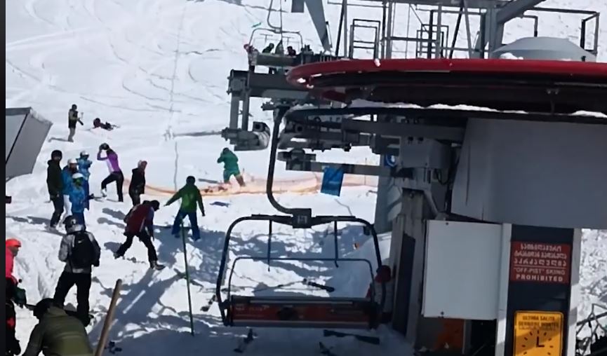 Τρομακτικό ατύχημα με αναβατόριο σε χιονοδρομική πίστα - VIDEO