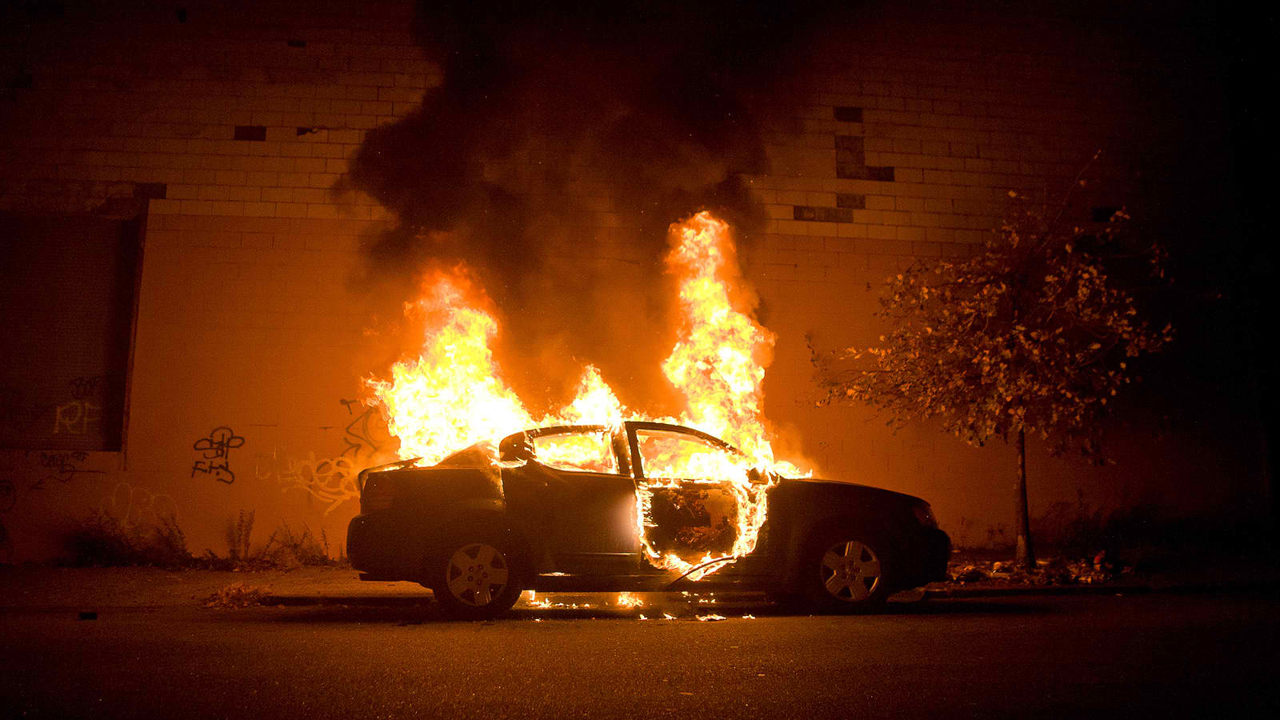 ΛΕΜΕΣΟΣ: Παρανάλωμα του πυρός όχημα – Άγνωστες ακόμα οι αιτίες 