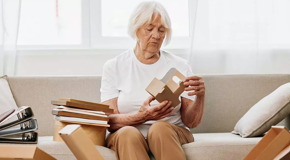 Άνοια: Η αόρατη διαταραχή που συσχετίζεται με τη νόσο και επιβαρύνει τους φροντιστές