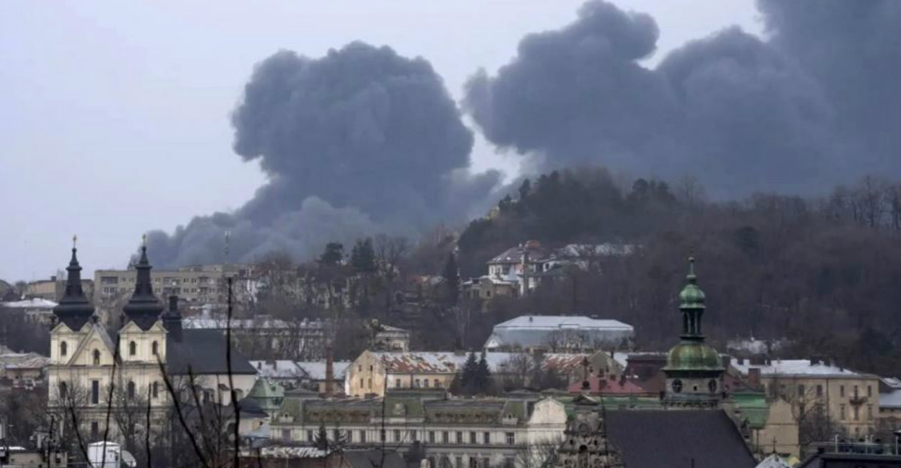 Πόλεμος στην Ουκρανία: Εκρήξεις ακούστηκαν στη Λβιβ – Ήχησαν σειρήνες για ρωσική αεροπορική επιδρομή