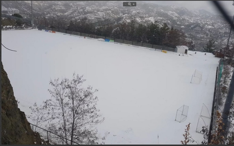 Φοβερή εικόνα: ΟΛΟΛΕΥΚΟ γήπεδο στην Κύπρο από τα χιόνια (ΦΩΤΟΓΡΑΦΙΑ)