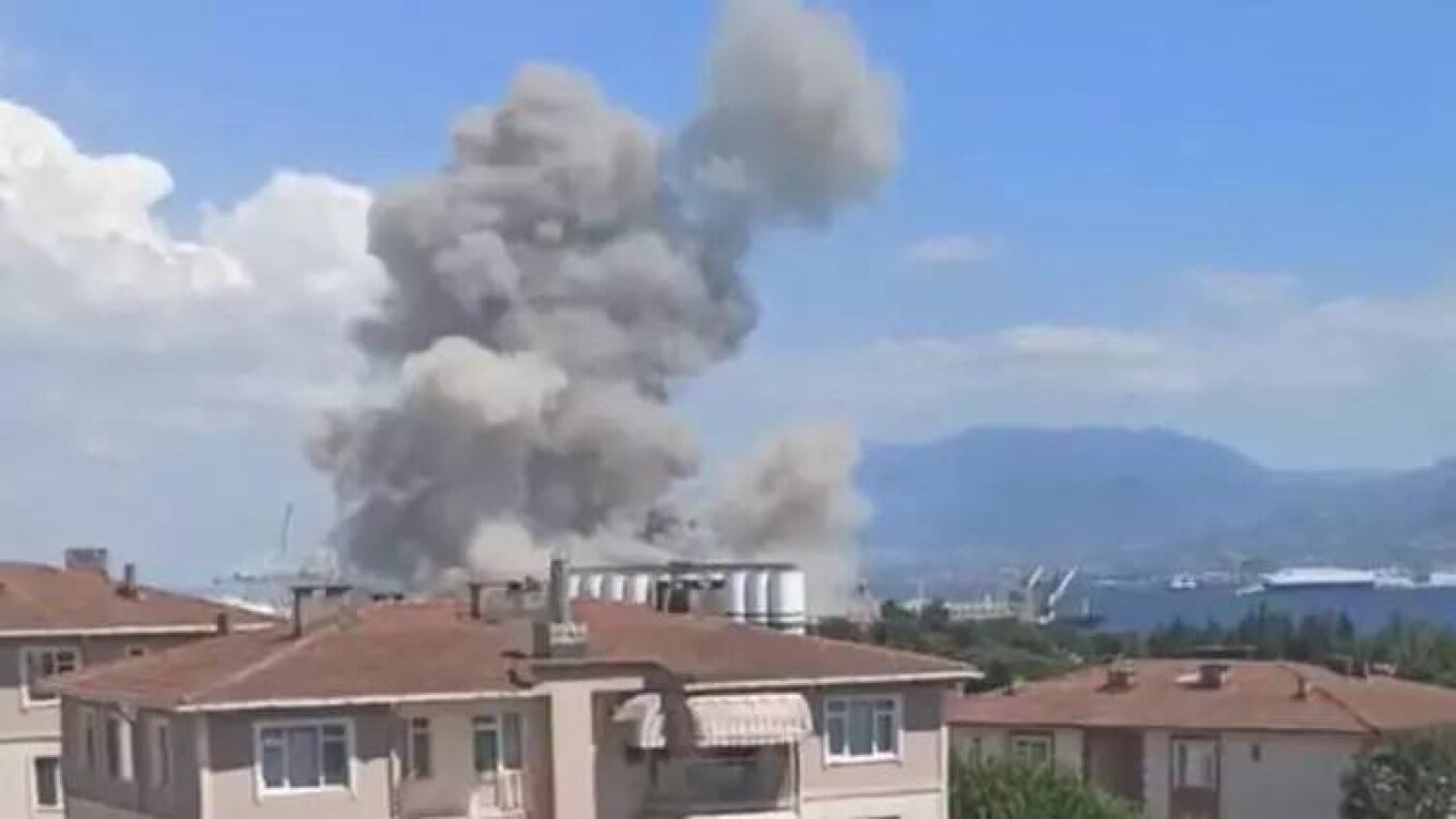 Βίντεο: Η στιγμή της ισχυρής έκρηξης σε λιμάνι της δυτικής Τουρκίας - Τέσσερα άτομα τραυματίστηκαν