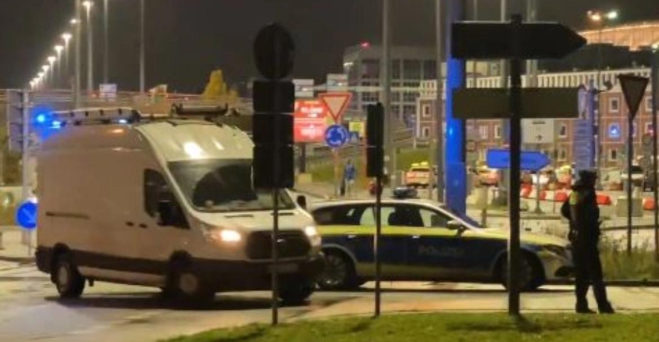 Γερμανία: Έκλεισε το αεροδρόμιο του Αμβούργου - Ένοπλος έσπασε την πύλη με το όχημά του