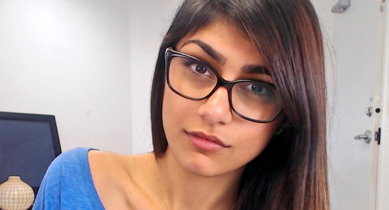 VIDEO: «Λύγισε» on camera η Μία Καλίφα - Ποιος ο λόγος - «Αυτό είναι δυστοπικό»