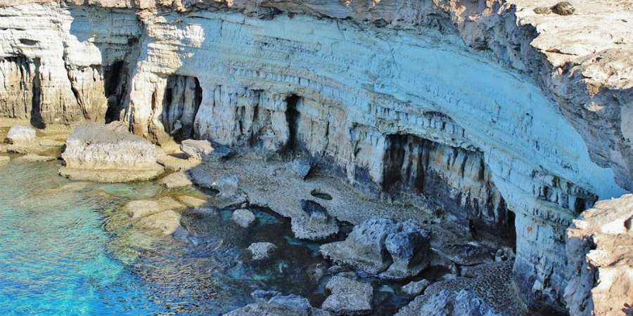 25χρονος κινδύνεψε στις Θαλασσινές Σπηλιές του Κάβο Γκρέκο – Στήθηκε επιχείρηση διάσωσης