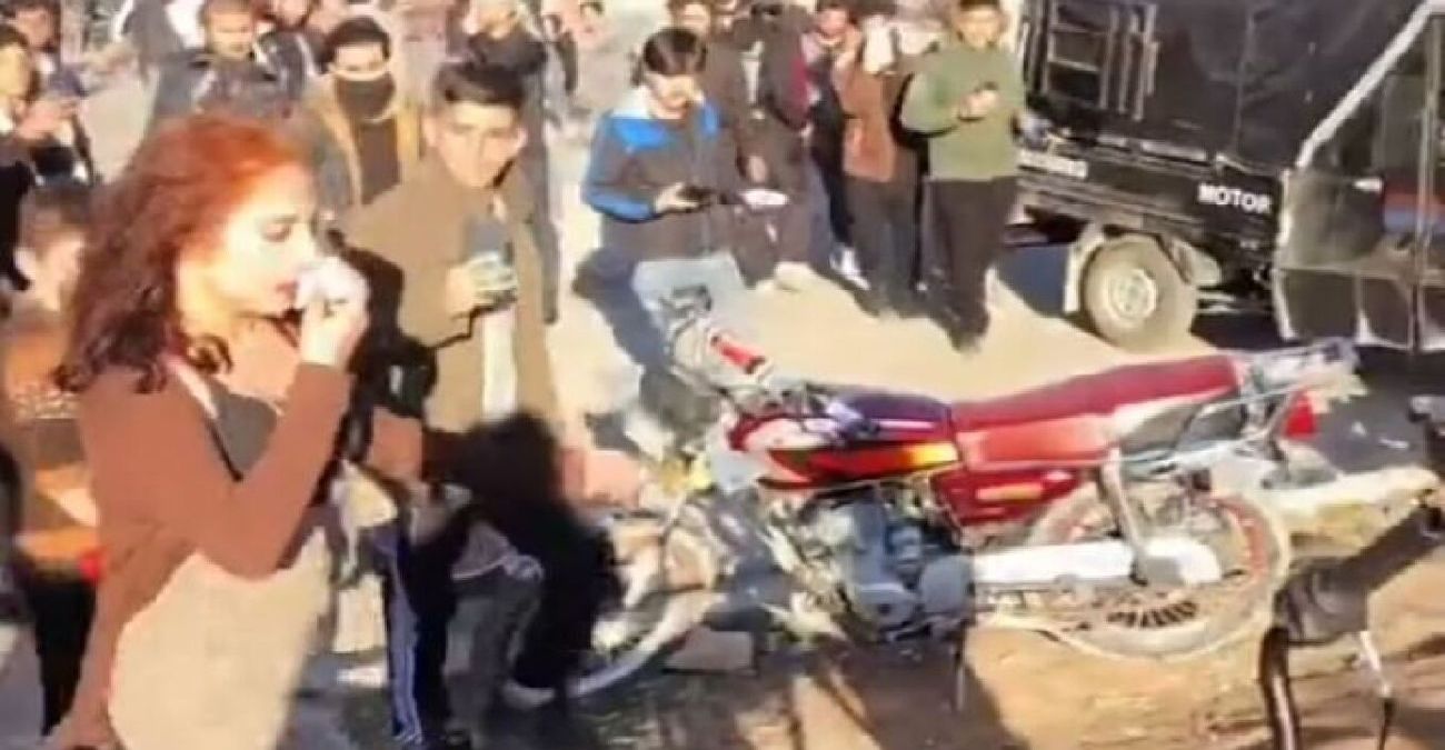 Ιράκ - Τρομακτικές εικόνες: Άγριος ξυλοδαρμός 17χρονης για... άσεμνη ενδυμασία σε αγώνες - Βίντεο