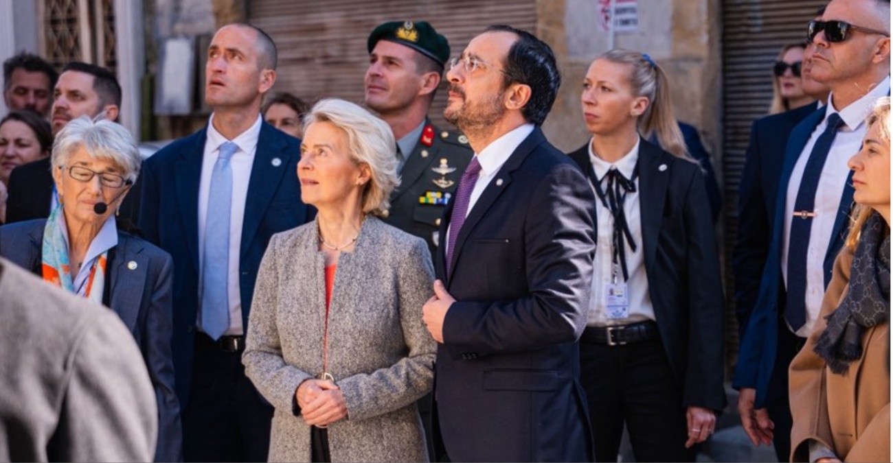 Στην καρδιά της διαίρεσης: Η Ούρσουλα φον ντερ Λάιεν περπάτησε στην Πράσινη Γραμμή