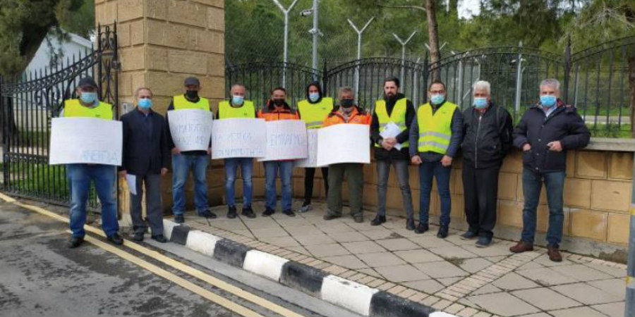 Συγκέντρωση διαμαρτυρίας ΣΕΓΔΑΜΕΛΙΝ-ΠΕΟ έξω από το Προεδρικό για το αγρόκτημα Φασουρίου
