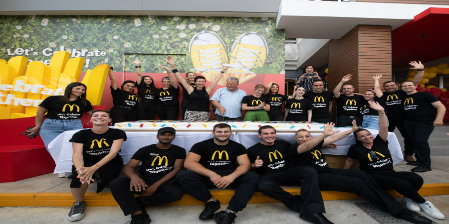 Η McDonald’s™ γιόρτασε τα 25χρόνα της στην Κύπρο,  στο ανακαινισμένο εστιατόριο της στις Φοινικούδες…