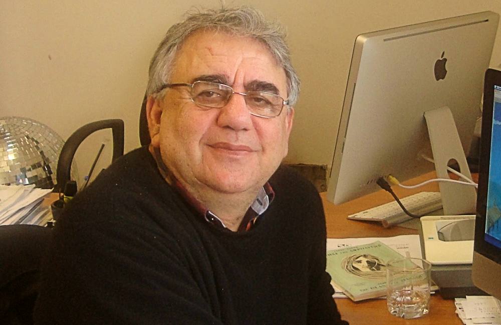 Θλίψη στο κυπριακό θέατρο - Απεβίωσε ο γνωστός σκηνογράφος και καθηγητής τέχνης Κώστας Καυκαρίδης