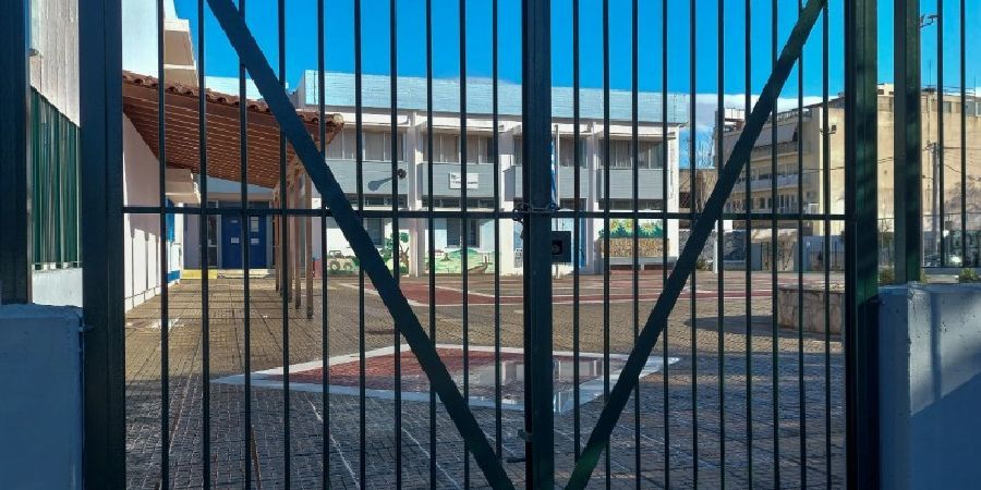 Σοκ στην Ελλάδα: Aνήλικοι κατηγορούνται για βιασμό 13χρονης σε προαύλιο σχολείου - Τράβηξαν και βίντεο