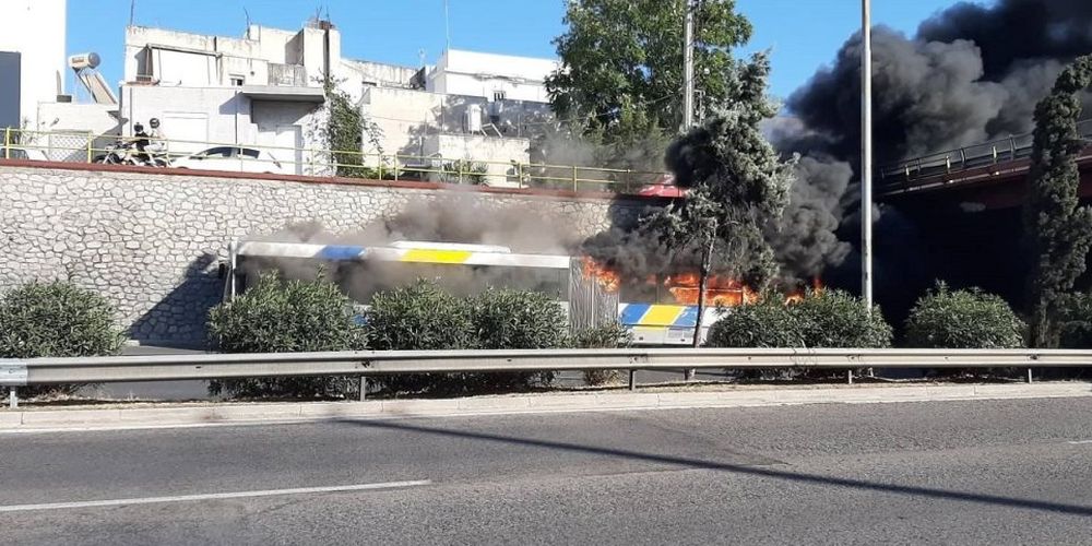Ελλάδα: Στιγμές τρόμου σε λεωφορείο του ΟΑΣΑ – Φωτιά στο εσωτερικό του – ΦΩΤΟΓΡΑΦΙΕΣ