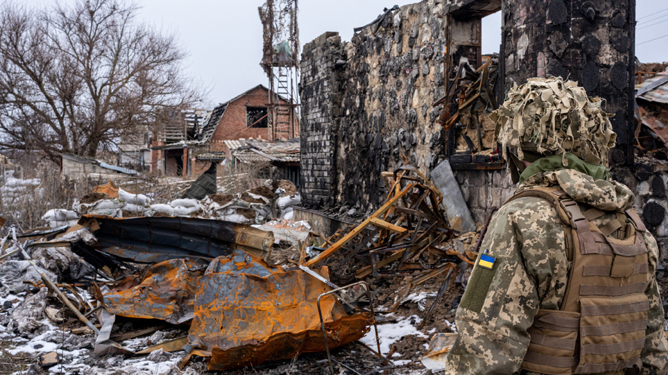 Oι Αμερικανοί ετοιμάζουν τους Ουκρανούς για πόλεμο με τη Ρωσία - Μεταφέρουν εξοπλισμό και πυρομαχικά με αεροσκάφη