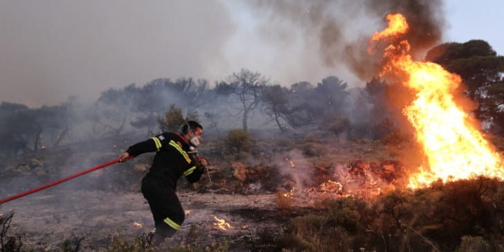 Χειροπέδες σε 22χρονο για την πυρκαγιά στην Τραχυπέδουλα - Φέρεται να έθεσε φωτιά σε φυτείες 