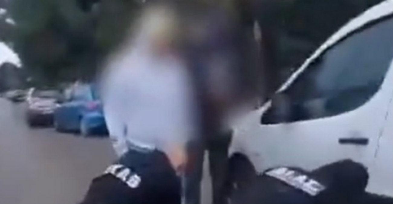 Βίντεο: Αστυνομικοί έσωσαν άνδρα από έμφραγμα στη Γλυφάδα - Το ευχαριστώ της συζύγου του