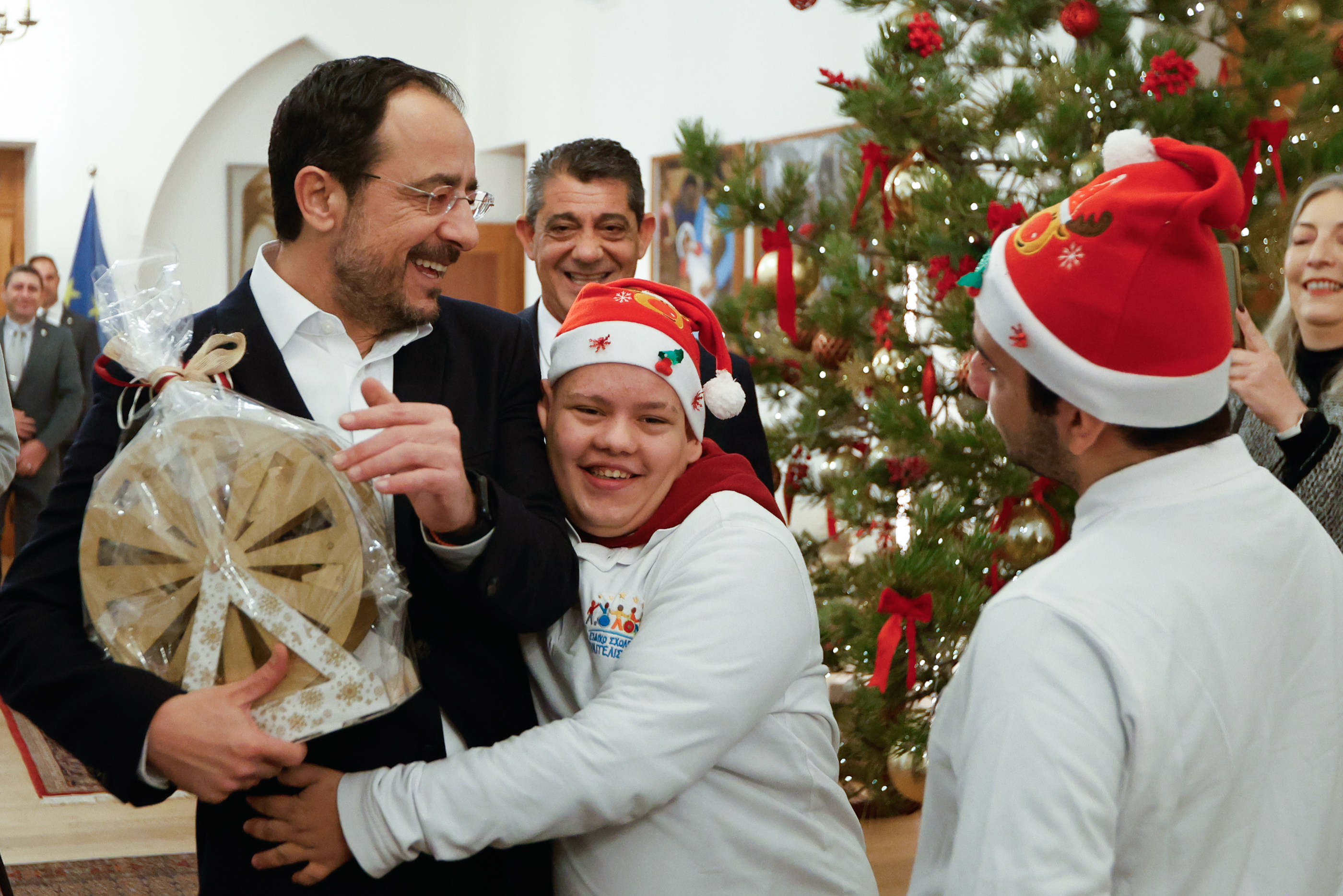 Με οικογενειακή φωτογραφία οι Χριστουγεννιάτικες ευχές του Προέδρου Χριστοδουλίδη - Δείτε την ανάρτηση του