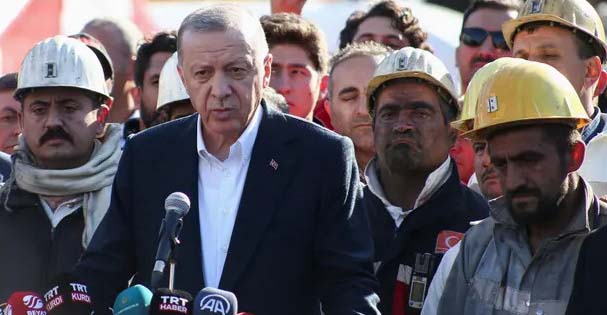 Κεραυνοί κατά Ερντογάν: O λαός μιλά για «σφαγή», ο σουλτάνος για «πεπρωμένο»