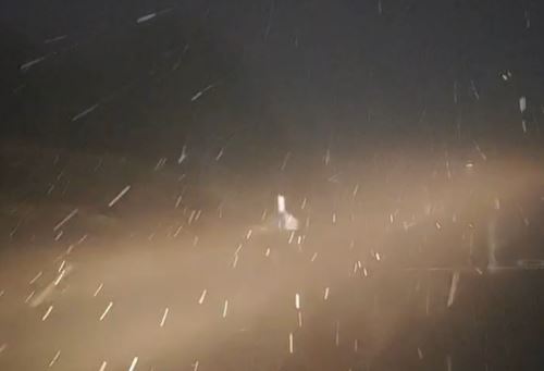 «Λευκή» Πρωτοχρονιά: Μαγικές εικόνες στο Τρόοδος – Πέφτουν νιφάδες χιονιού – Δείτε βίντεο