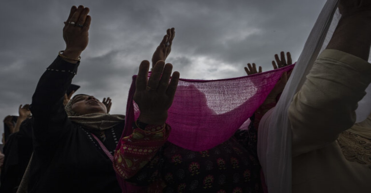 Ινδία: Γυναίκες πυρπόλησαν το σπίτι υπόπτου σεξουαλικής επίθεσης στο Μανιπούρ
