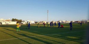 Εξιτήριο των δύο Κύπριων παικτών – Στο πλευρό και του Κύπριου παίκτη της αντιπάλου ομάδας (ΦΩΤΟΓΡΑΦΙΑ)