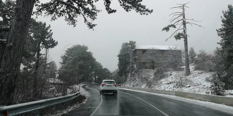 ΚΥΠΡΟΣ: Ελαφριά χιονόπτωση στην Επαρχία Λεμεσού - Κλειστοί και επικίνδυνοι δρόμοι 