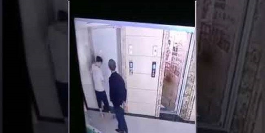 Βίντεο που διχάζει: Ο γαμπρός ανοίγει την πόρτα του ασανσέρ και ο πεθερός πέφτει στο κενό