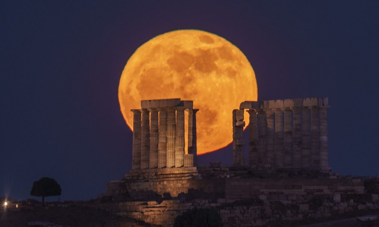 «Φεγγάρι της Φράουλας»: Όσα πρέπει να ξέρετε για την πανέμορφη πανσέληνο του Ιουνίου 