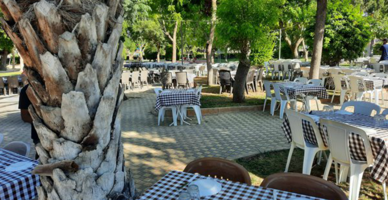Ένας όμορφος, κρυφός κήπος σερβίρει κυπριακά μεζεδάκια – Το επιδόρπιο είναι «όλα τα λεφτά»