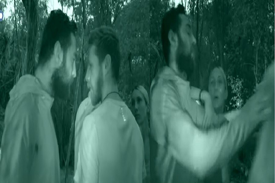 Survivor: Πιάστηκαν στα χέρια Έλληνες παίκτες – Τον έφτυσε μπροστά από την κάμερα – VIDEO